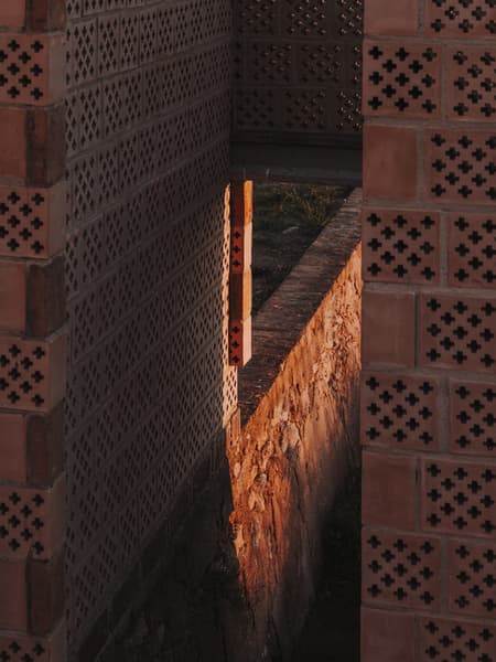 Ceramic Pavilions in the Northern Fields of Valencia